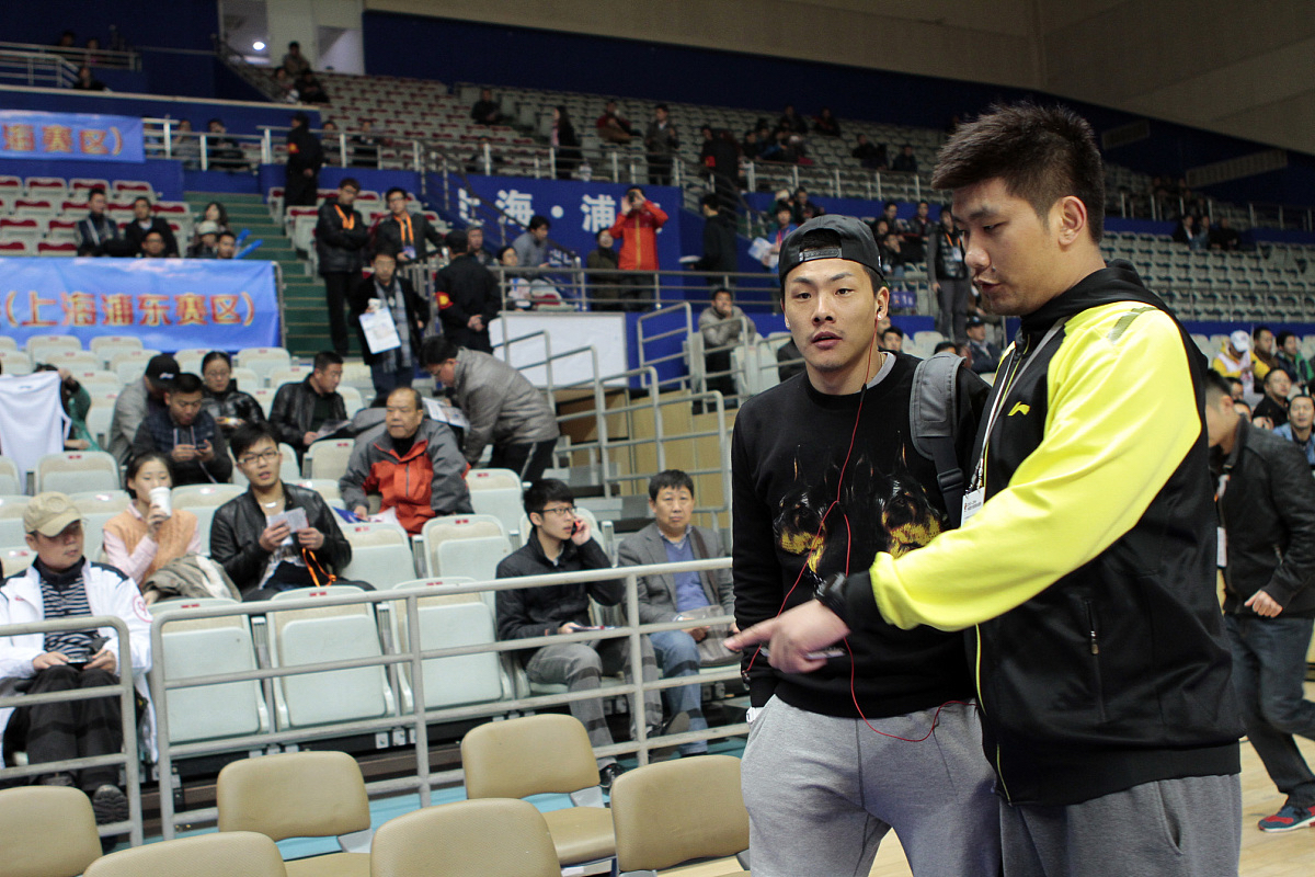 九游体育-国际比赛日社区盾焦点战，埃因霍温扳平良机，质疑声仍在，团队化学反应显著