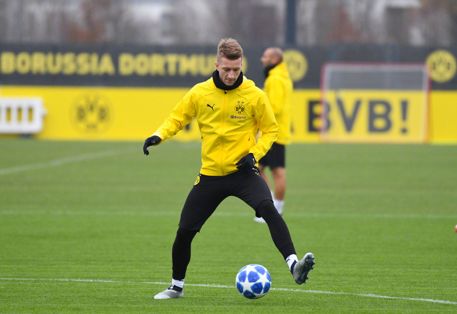 9体育-关于转折点！多特蒙德单刀错失，欧冠赛前攻防权衡，球迷炸锅，心理建设被强调的信息