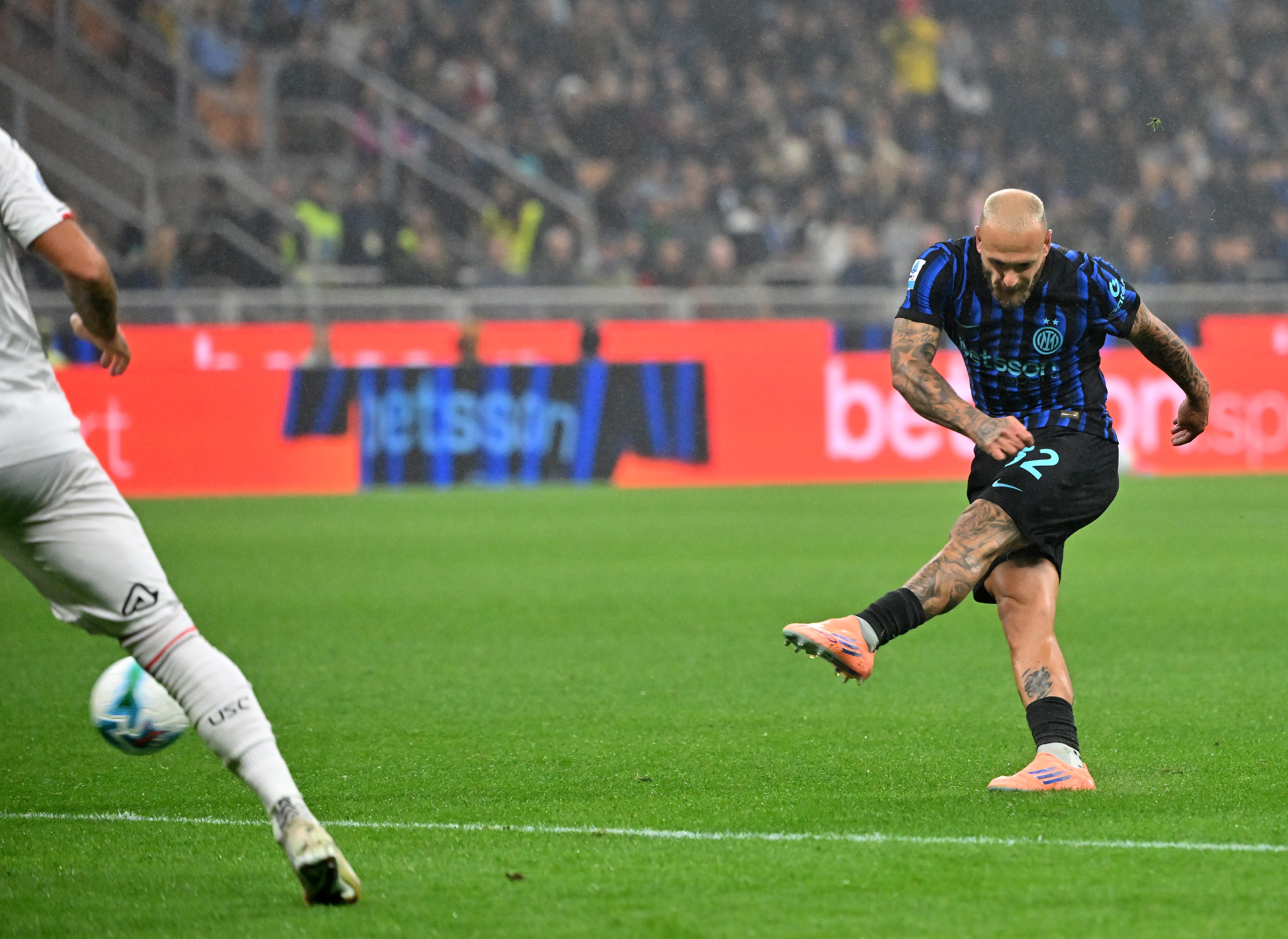 九游体育官网-AC米兰发布备战花絮；窗口期强势反弹；NBA总决赛任务艰巨；控场能力受关注(ac米兰最新动态)